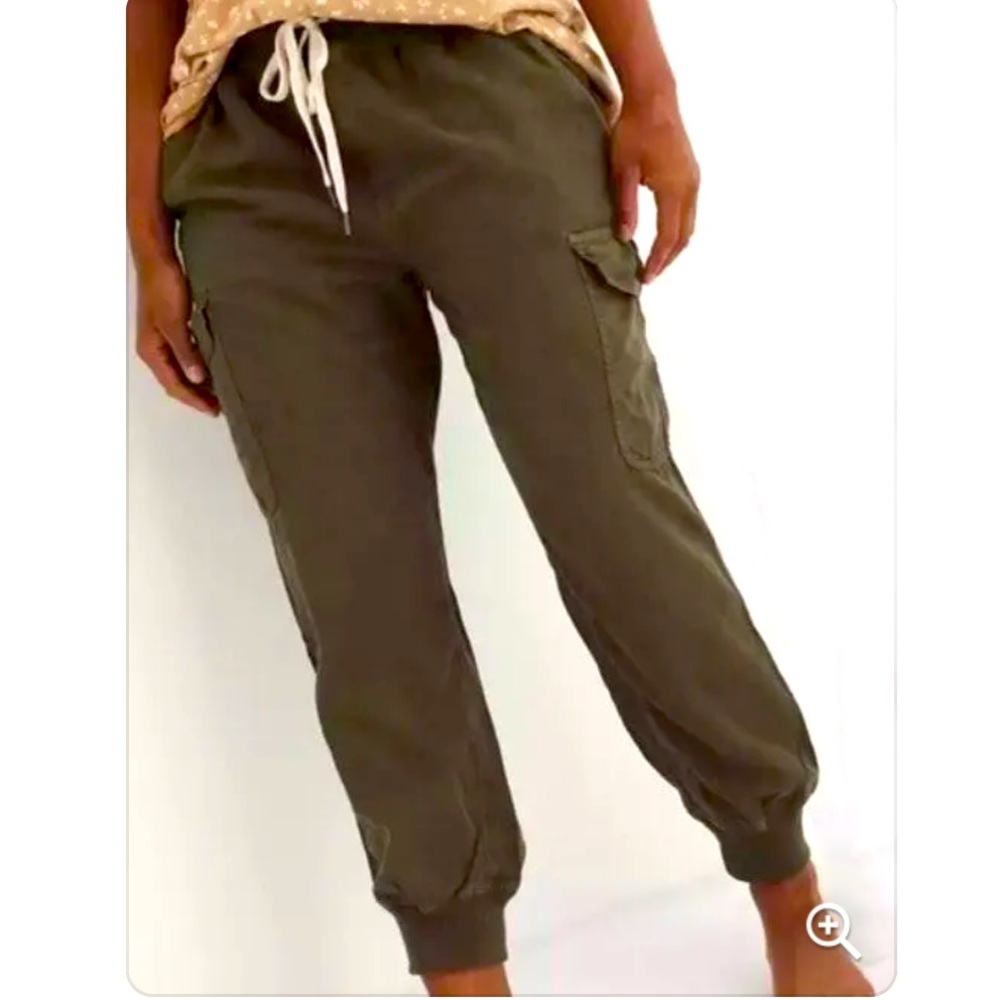 NWT Aerie Army Green Jogger/Cargo Pant, Size Small